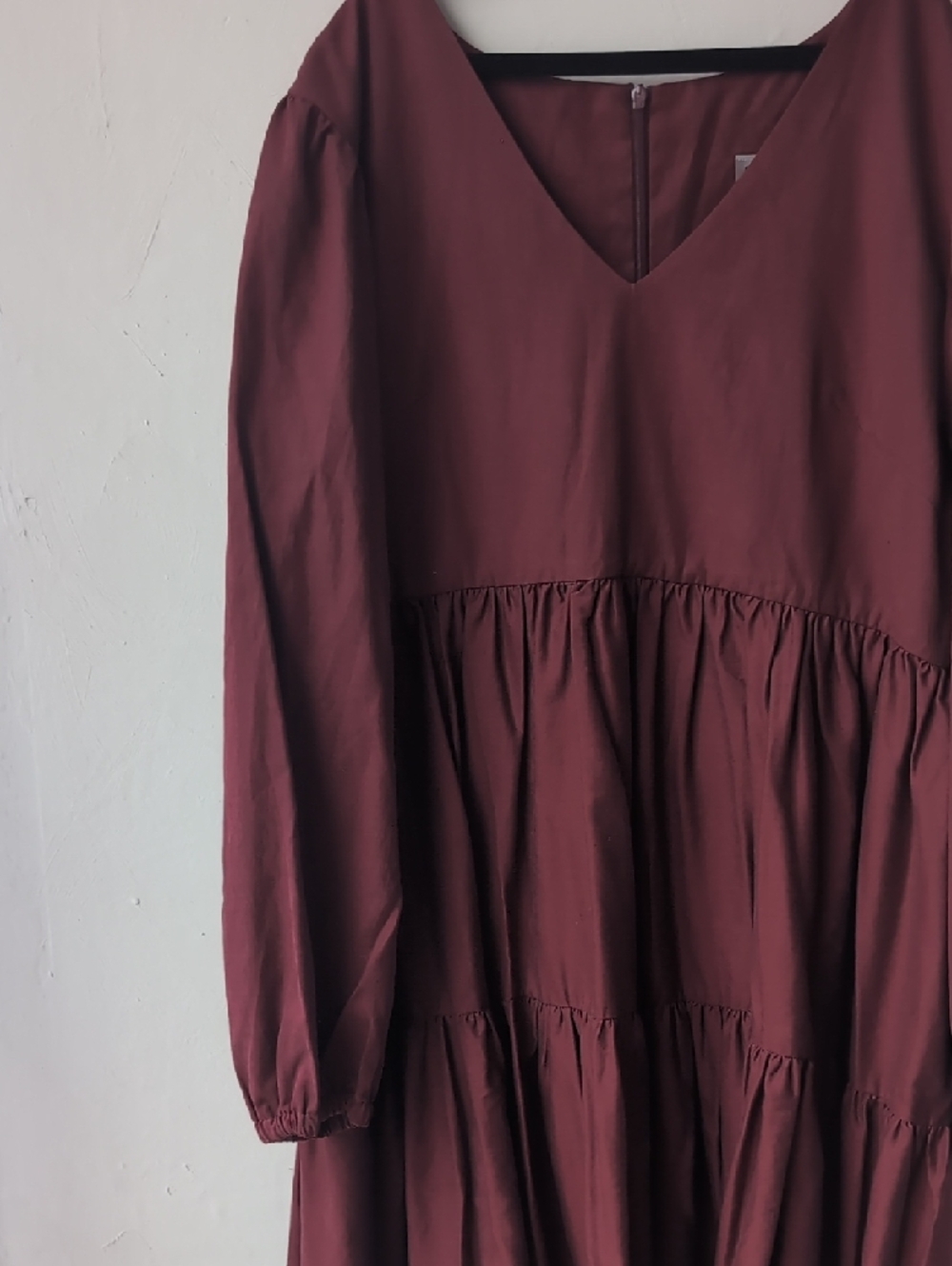 V-Neck Tiered Long Sleeve Dress - Wine - Picture 4 of 4
